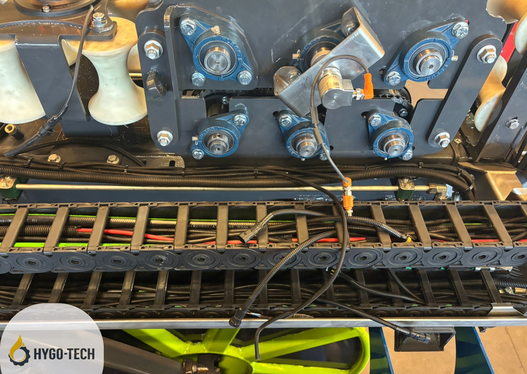 instalacja hydrauliczna prowadzenie przewodów w pantografie